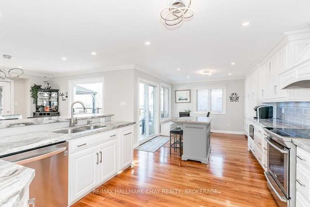64 Woodcrest Rd, House detached with 2 bedrooms, 3 bathrooms and 8 parking in Barrie ON | Image 2