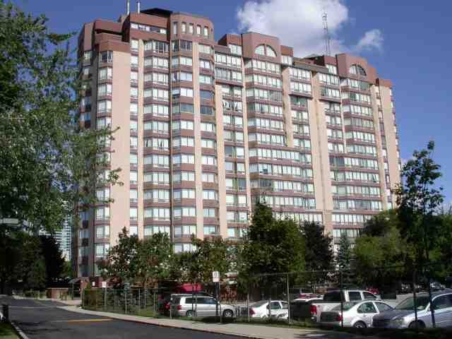 uph 01 - 25 Fairview Rd W, Condo with 3 bedrooms, 3 bathrooms and 2 parking in Mississauga ON | Image 1