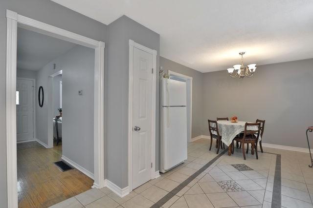 2417 Mount Forest Dr, House semidetached with 4 bedrooms, 2 bathrooms and 3 parking in Burlington ON | Image 8
