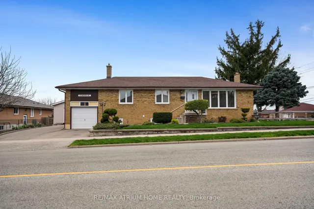153 Gracefield Ave, House detached with 3 bedrooms, 2 bathrooms and 3 parking in Toronto ON | Image 1