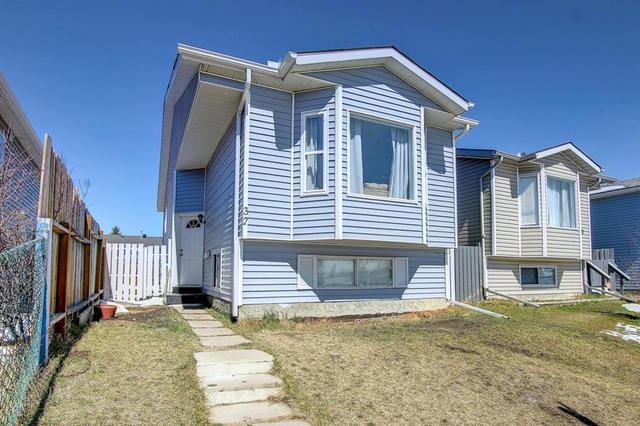 32 Falmere Way Ne, House detached with 3 bedrooms, 2 bathrooms and 2 parking in Calgary AB | Card Image