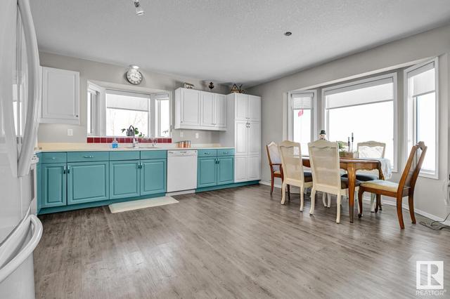 6510 50 Av, House detached with 4 bedrooms, 3 bathrooms and null parking in Val Quentin AB | Image 12