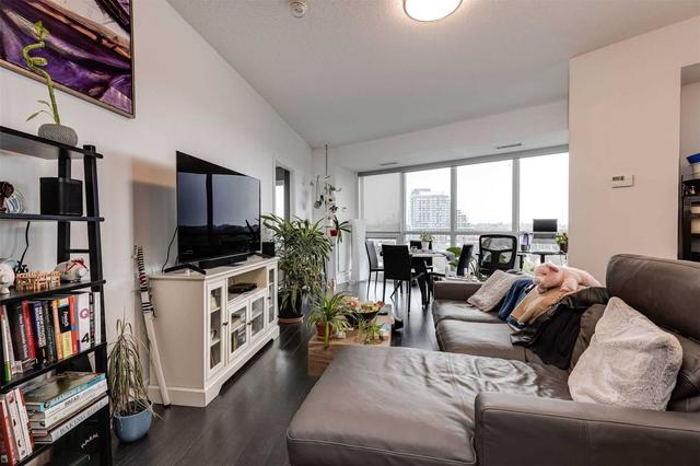 819 - 35 Brian Peck Cres, Condo with 2 bedrooms, 2 bathrooms and 1 parking in Toronto ON | Image 12