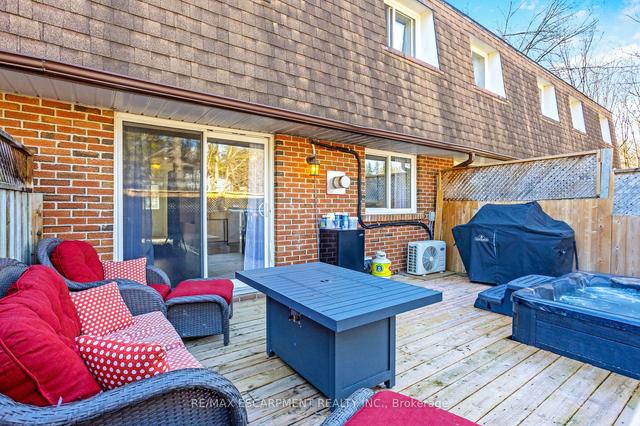165 Kingham Rd, Townhouse with 3 bedrooms, 2 bathrooms and 1 parking in Halton Hills ON | Image 28