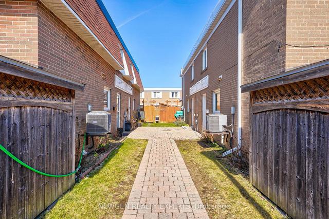 52 - 166 Town House Cres N, Townhouse with 3 bedrooms, 2 bathrooms and 2 parking in Brampton ON | Image 12