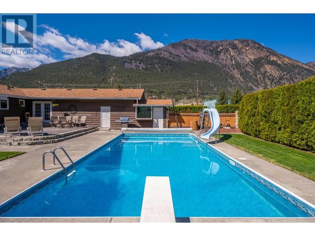 194 Deste Road, House detached with 4 bedrooms, 2 bathrooms and null parking in Lillooet BC | Image 45