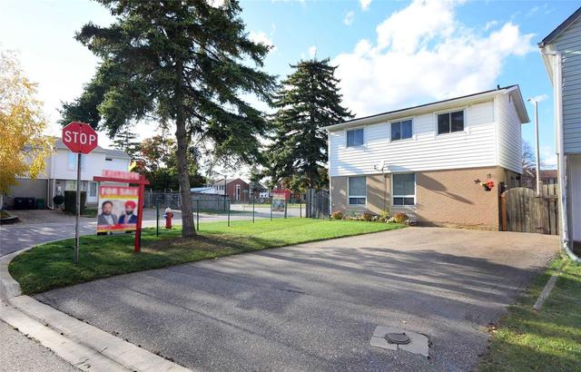 36 Grand River Crt, House detached with 3 bedrooms, 1 bathrooms and 4 parking in Brampton ON | Image 23