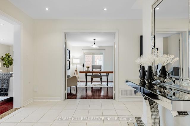 25 Cantex Crt, House detached with 5 bedrooms, 5 bathrooms and 6 parking in Richmond Hill ON | Image 3