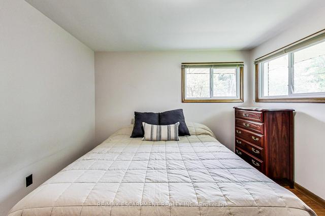 202 West 18th St, House detached with 2 bedrooms, 1 bathrooms and 4 parking in Hamilton ON | Image 7