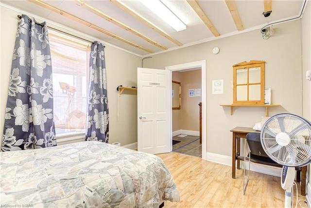 1405 King Street E, House detached with 2 bedrooms, 1 bathrooms and 10 parking in Cambridge ON | Image 2