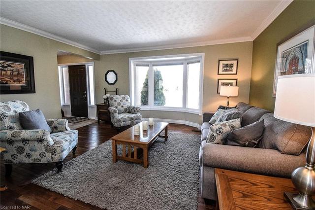 7412 Petrullo Court, House detached with 4 bedrooms, 2 bathrooms and 6 parking in Niagara Falls ON | Image 4