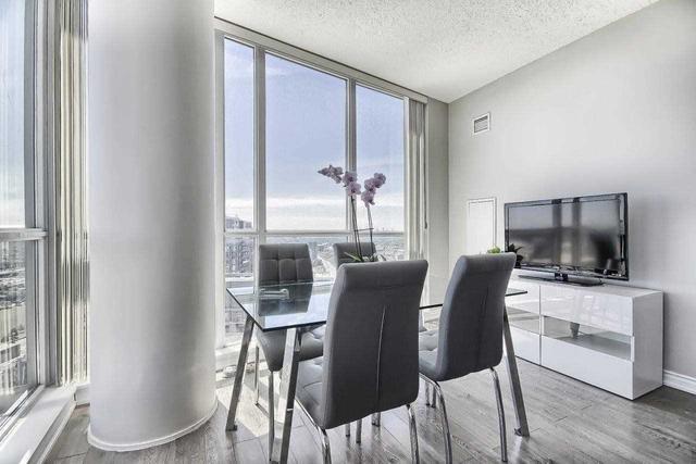3302 - 70 Forest Manor Rd, Condo with 3 bedrooms, 2 bathrooms and 1 parking in Toronto ON | Image 4