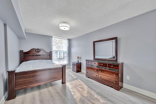 305 - 25 Kensington Rd, Condo with 1 bedrooms, 1 bathrooms and 1 parking in Brampton ON | Image 2