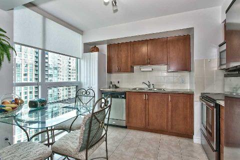 1903 - 208 Enfield Pl, Condo with 2 bedrooms, 2 bathrooms and 1 parking in Mississauga ON | Image 6