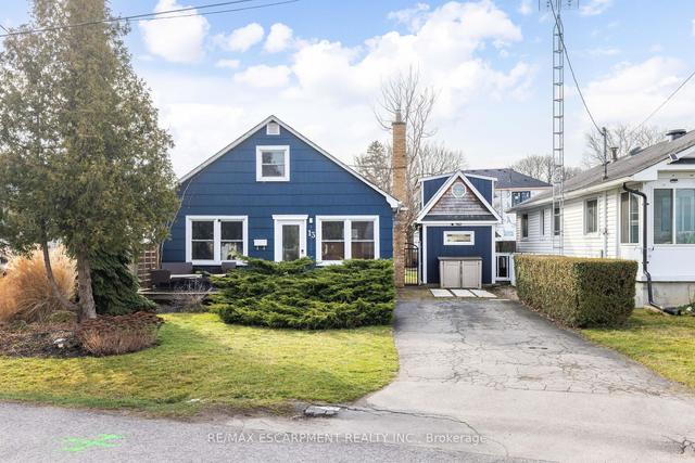 13 Colton Ave, House detached with 3 bedrooms, 2 bathrooms and 3 parking in St. Catharines ON | Image 1