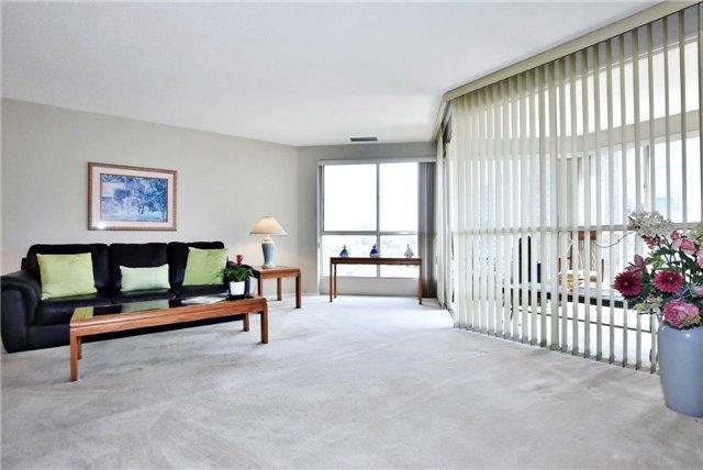 804 - 5 Weldrick Rd W, Condo with 3 bedrooms, 2 bathrooms and 3 parking in Richmond Hill ON | Image 5