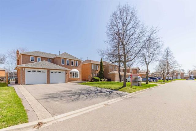 9 Cox Cres, House detached with 4 bedrooms, 3 bathrooms and 8 parking in Brampton ON | Image 12