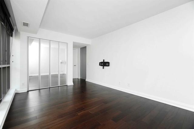 307 - 3 Mcalpine St, Condo with 1 bedrooms, 2 bathrooms and 1 parking in Toronto ON | Image 4