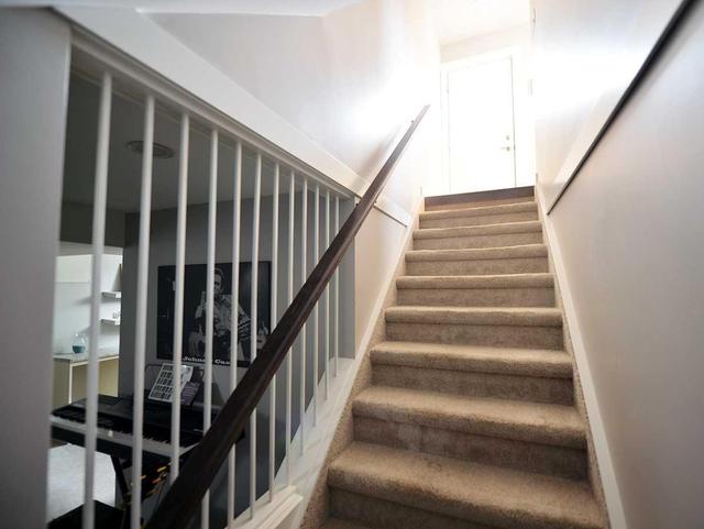 Stair to basement | Image 26