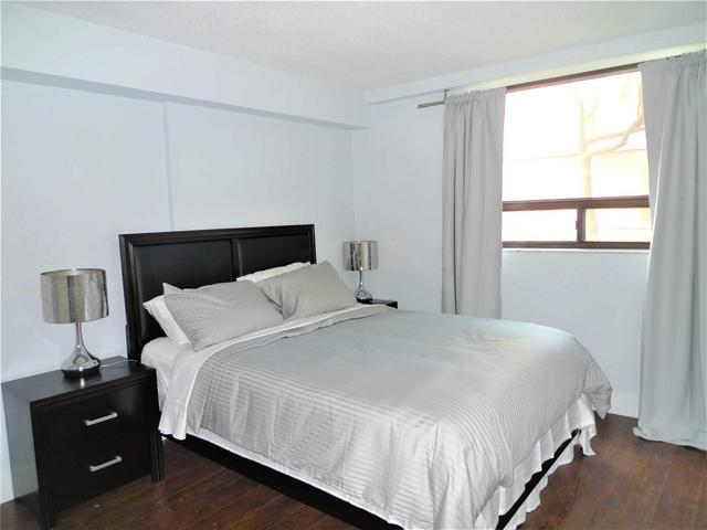 365 - 49 Mc Caul St, Condo with 1 bedrooms, 1 bathrooms and null parking in Toronto ON | Image 6