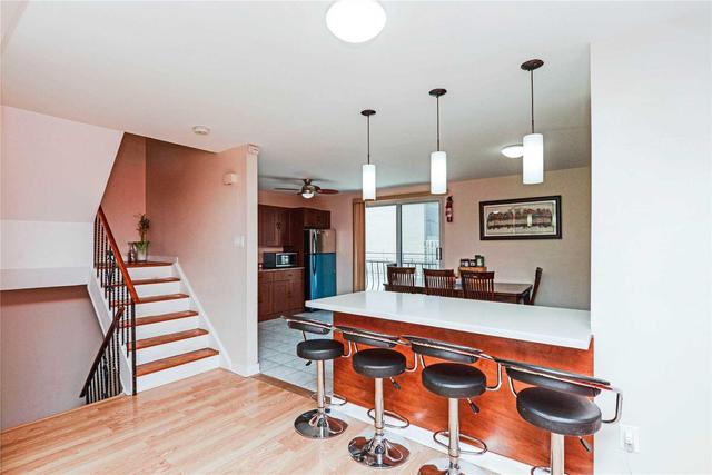 7 Inlet Mews, Townhouse with 4 bedrooms, 2 bathrooms and 2 parking in Toronto ON | Image 2