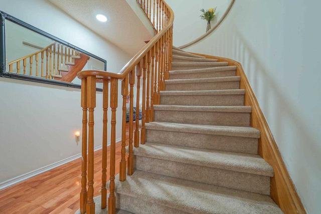 738 Winterton Way, Townhouse with 3 bedrooms, 4 bathrooms and 3 parking in Mississauga ON | Image 7