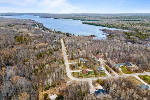 104 Maple Dr, House detached with 3 bedrooms, 2 bathrooms and 6 parking in Northern Bruce Peninsula ON | Image 12