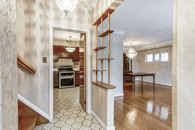 5 Saybrook Ave, House detached with 3 bedrooms, 3 bathrooms and 4 parking in Toronto ON | Image 37