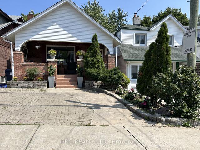 189 Courcelette Rd, House detached with 2 bedrooms, 2 bathrooms and 3 parking in Toronto ON | Image 2