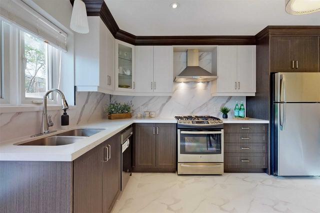 8 Wren Crt, House semidetached with 3 bedrooms, 3 bathrooms and 4 parking in Toronto ON | Image 7