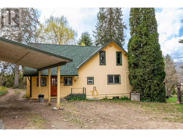 841 Foothill Road Sw, House detached with 3 bedrooms, 2 bathrooms and 2 parking in Salmon Arm BC | Image 4