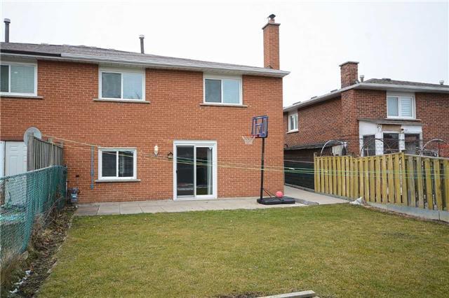 208 Meadows Blvd, House semidetached with 3 bedrooms, 2 bathrooms and 3 parking in Mississauga ON | Image 19