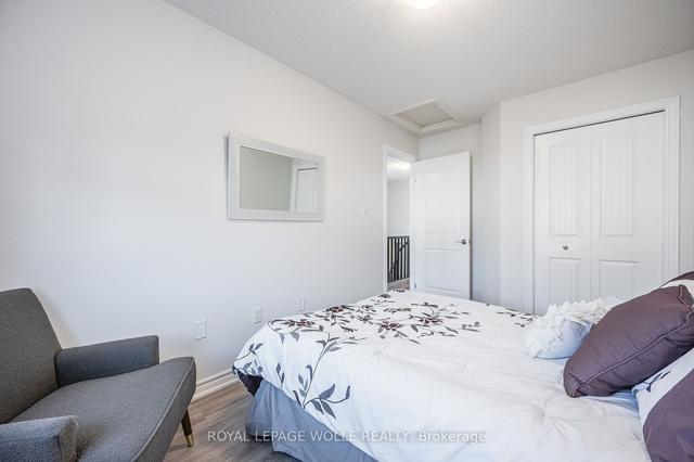 71 Arlington Cres, Townhouse with 3 bedrooms, 3 bathrooms and 2 parking in Guelph ON | Image 11