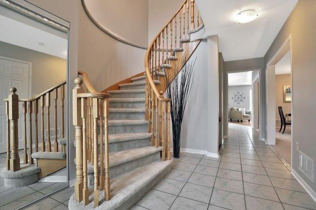 469 Pondview Pl, House detached with 3 bedrooms, 3 bathrooms and 2 parking in Oakville ON | Image 3