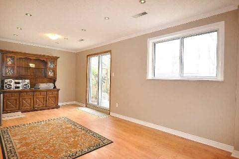 32 Henderson Dr, Townhouse with 3 bedrooms, 2 bathrooms and 2 parking in Markham ON | Image 5