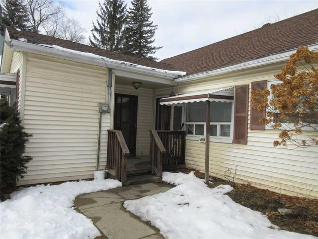 194 Victoria St W, House detached with 2 bedrooms, 2 bathrooms and 7 parking in New Tecumseth ON | Image 5