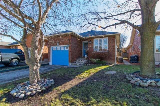 111 Ribblesdale Dr, House detached with 3 bedrooms, 2 bathrooms and 2 parking in Whitby ON | Image 1