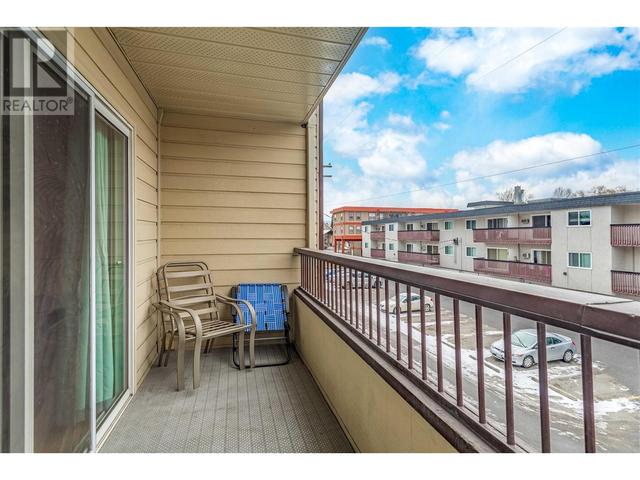 305 - 555 Rowcliffe Avenue, Condo with 2 bedrooms, 2 bathrooms and 1 parking in Kelowna BC | Image 18
