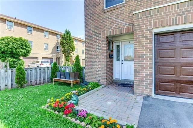 8 - 7255 Dooley Dr, Townhouse with 3 bedrooms, 3 bathrooms and 3 parking in Mississauga ON | Image 2