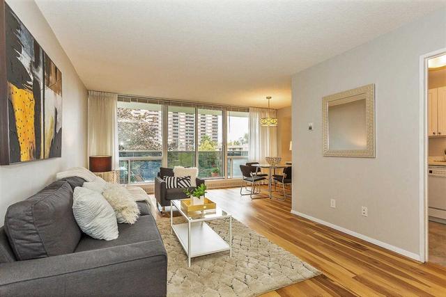 417 - 40 Sunrise Ave, Condo with 3 bedrooms, 1 bathrooms and 1 parking in Toronto ON | Image 1