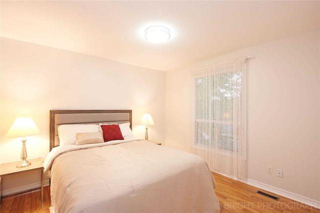 10 Lofty Hillway, Townhouse with 3 bedrooms, 3 bathrooms and 2 parking in Toronto ON | Image 8