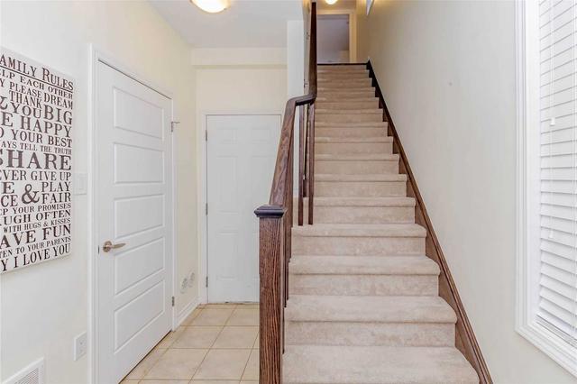 553 Goldenrod Lane, Townhouse with 3 bedrooms, 2 bathrooms and 2 parking in Kitchener ON | Image 5