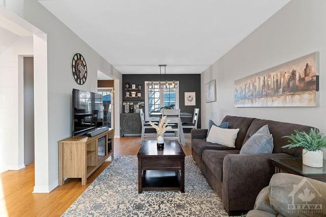 32 Ravenscroft Court, Townhouse with 3 bedrooms, 3 bathrooms and 3 parking in Ottawa ON | Image 8