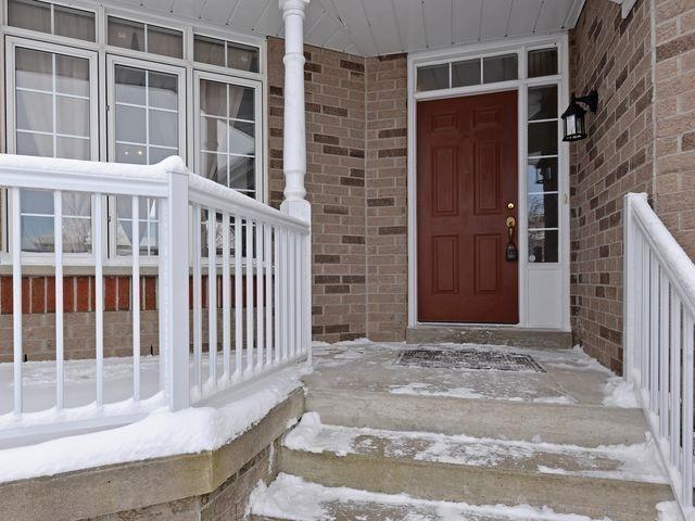 1002 Summitview Cres, House detached with 3 bedrooms, 3 bathrooms and 4 parking in Oshawa ON | Image 2