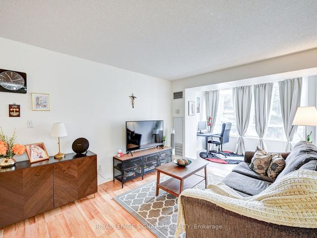 209 - 135 Hillcrest Ave, Condo with 2 bedrooms, 1 bathrooms and 1 parking in Mississauga ON | Image 4