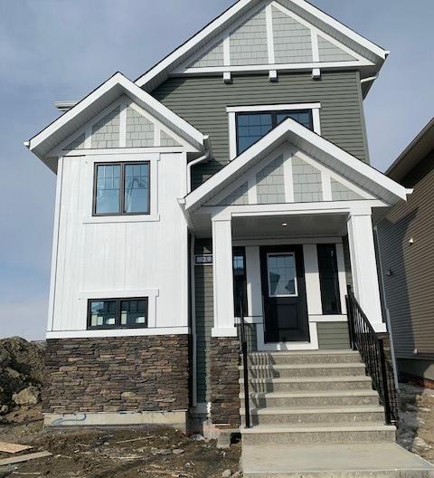 829 Reynolds Manor Sw, House detached with 3 bedrooms, 2 bathrooms and 2 parking in Calgary AB | Image 1