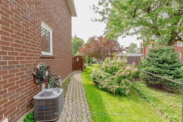 86 Tanager Sq, House detached with 3 bedrooms, 2 bathrooms and 5.5 parking in Brampton ON | Image 28