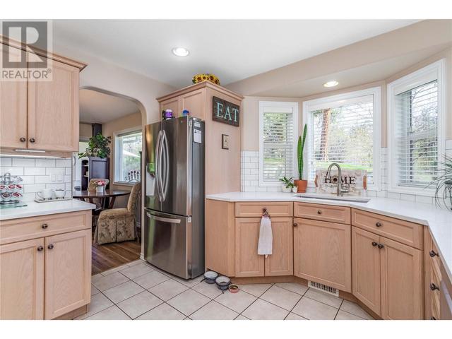 4043 Gallaghers Terrace, House detached with 2 bedrooms, 2 bathrooms and 4 parking in Kelowna BC | Image 11