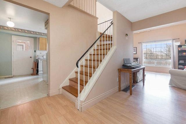 200 Carolbreen Sq, House semidetached with 3 bedrooms, 3 bathrooms and 2 parking in Toronto ON | Image 31