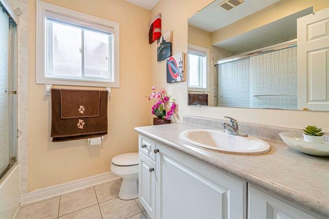 20 Ashdale Rd, House semidetached with 3 bedrooms, 4 bathrooms and 5 parking in Brampton ON | Image 20